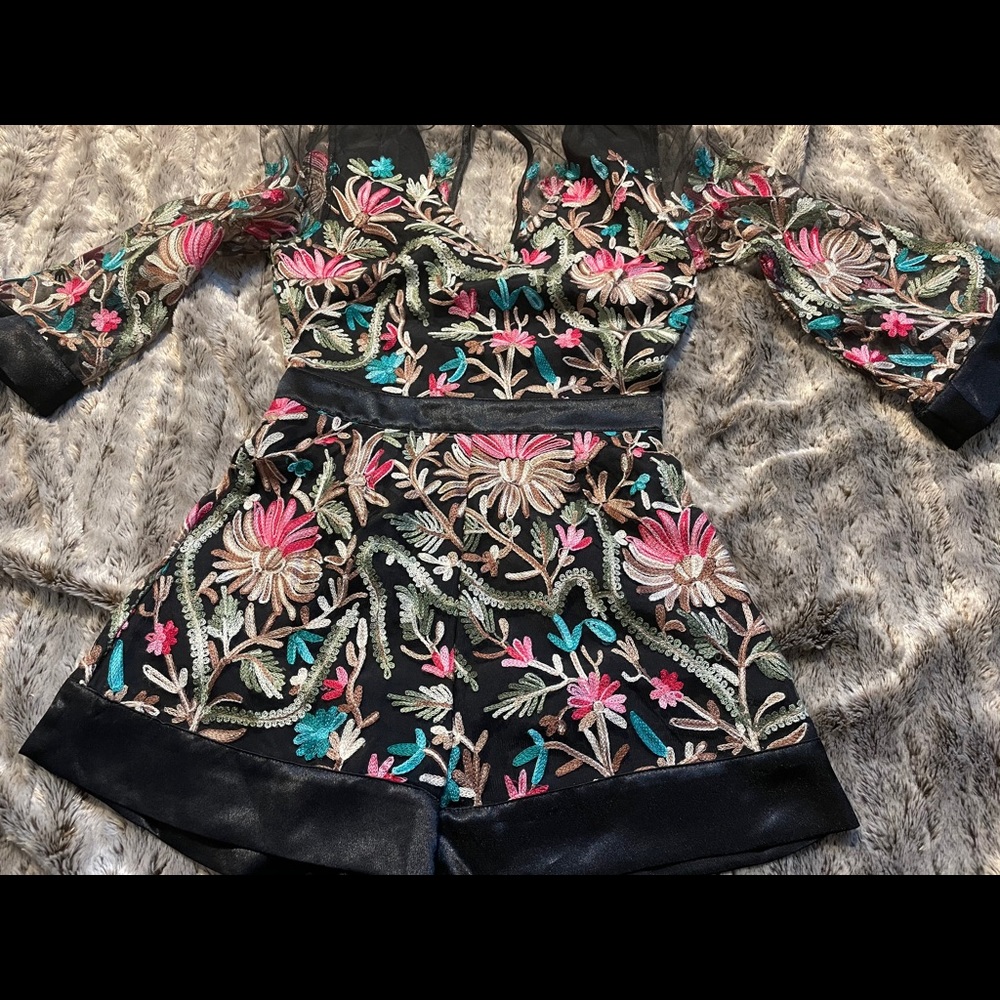 unique patterned romper/ new / detailed